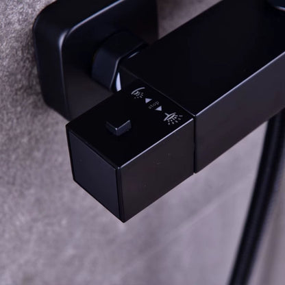 Colonne de douche thermostatique au design chic Noir